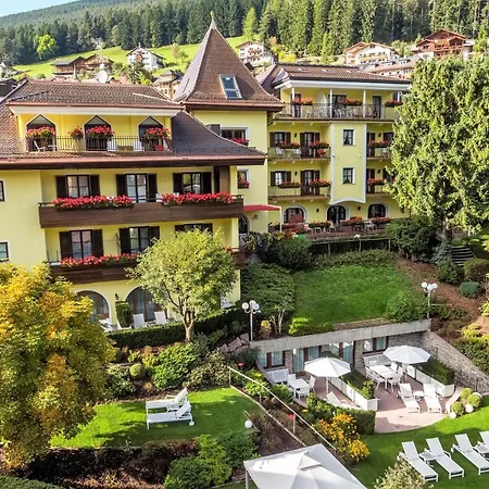 Aparthotel Stella 3*