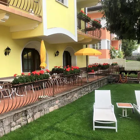 Stella Aparthotel 3*
